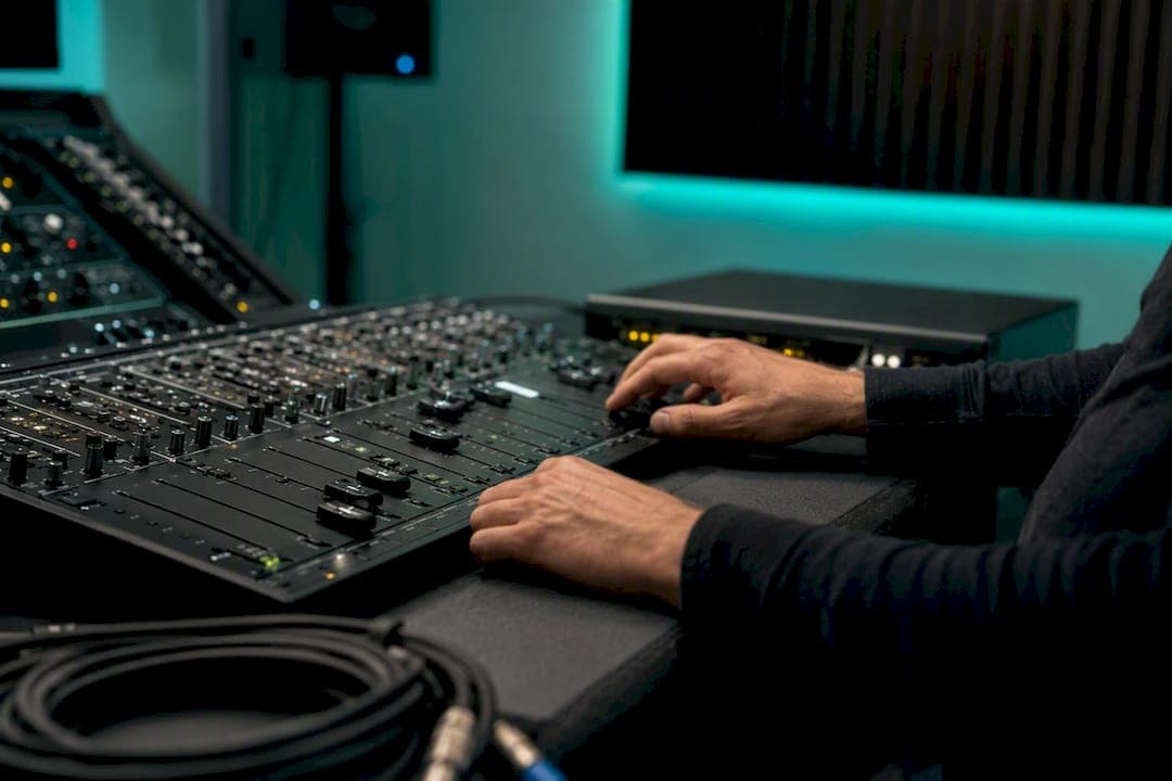 A mix session organization checklist for producers and engineers