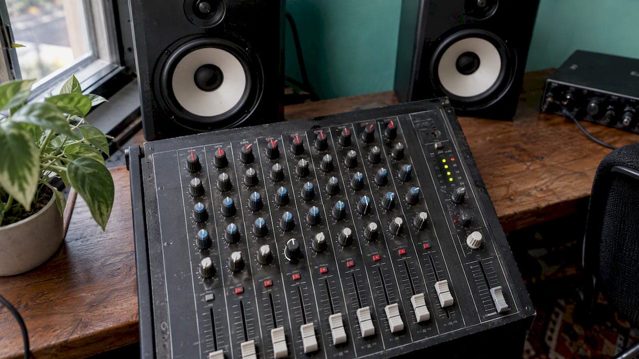 Pan Law in Mixing: What It Is and Which Setting to Use